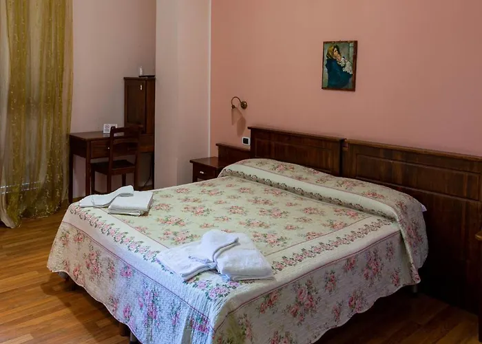 皮纳餐厅酒店 * Isola del Gran Sasso dʼItalia