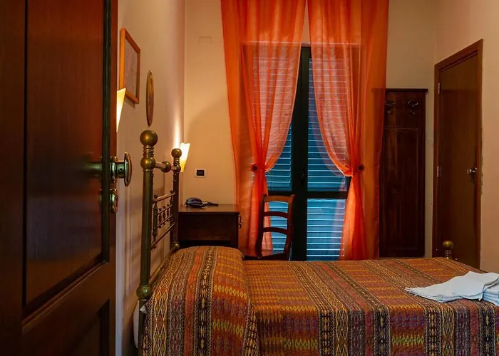 皮纳餐厅酒店 *