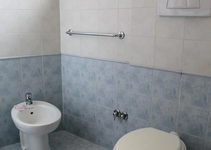 皮纳餐厅酒店 酒店 *