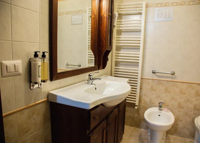 皮纳餐厅酒店 *