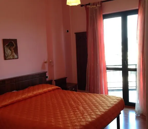 皮纳餐厅酒店 Isola del Gran Sasso dʼItalia